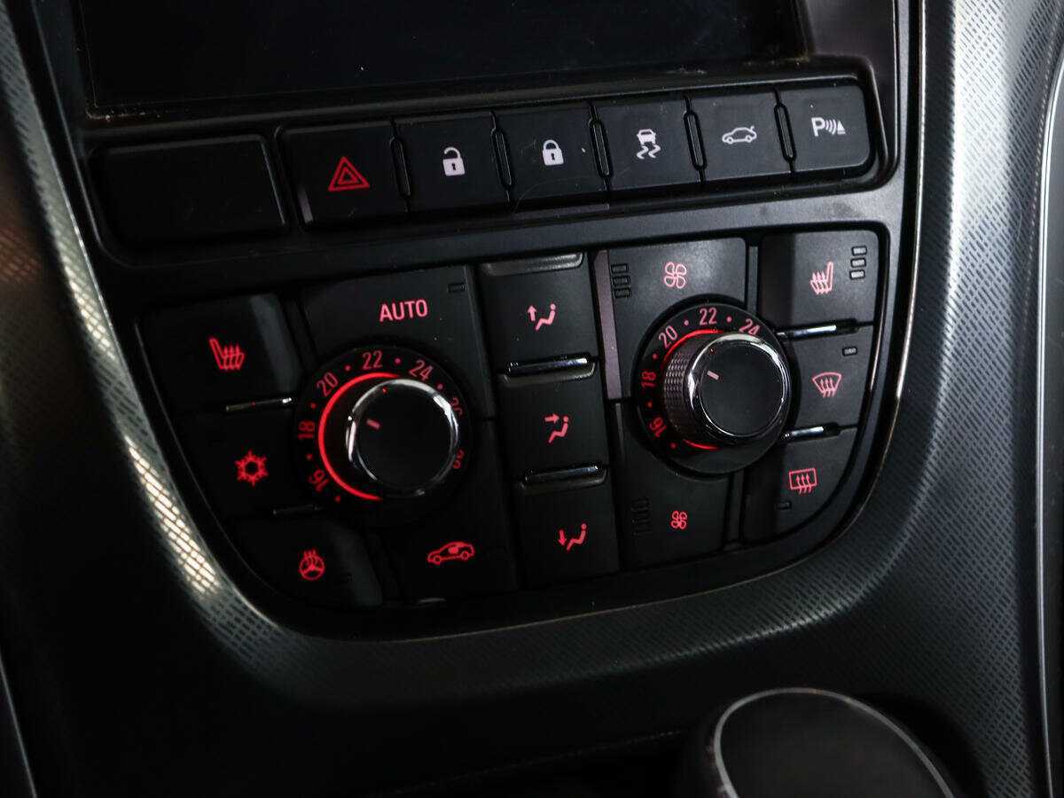 Купить Opel Astra, 2011, 104 600 км, фото №16