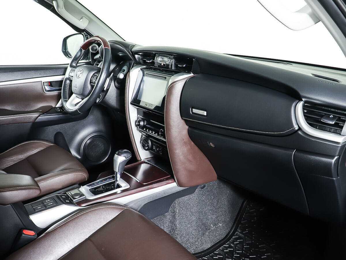 Купить Toyota Fortuner, 2017, 134 060 км, фото №9