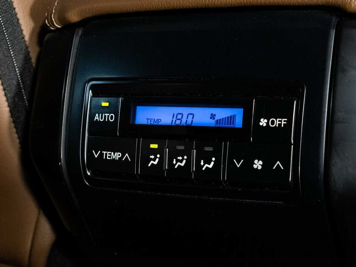 Купить Toyota Land Cruiser Prado, 2021, 57 622 км, фото №17