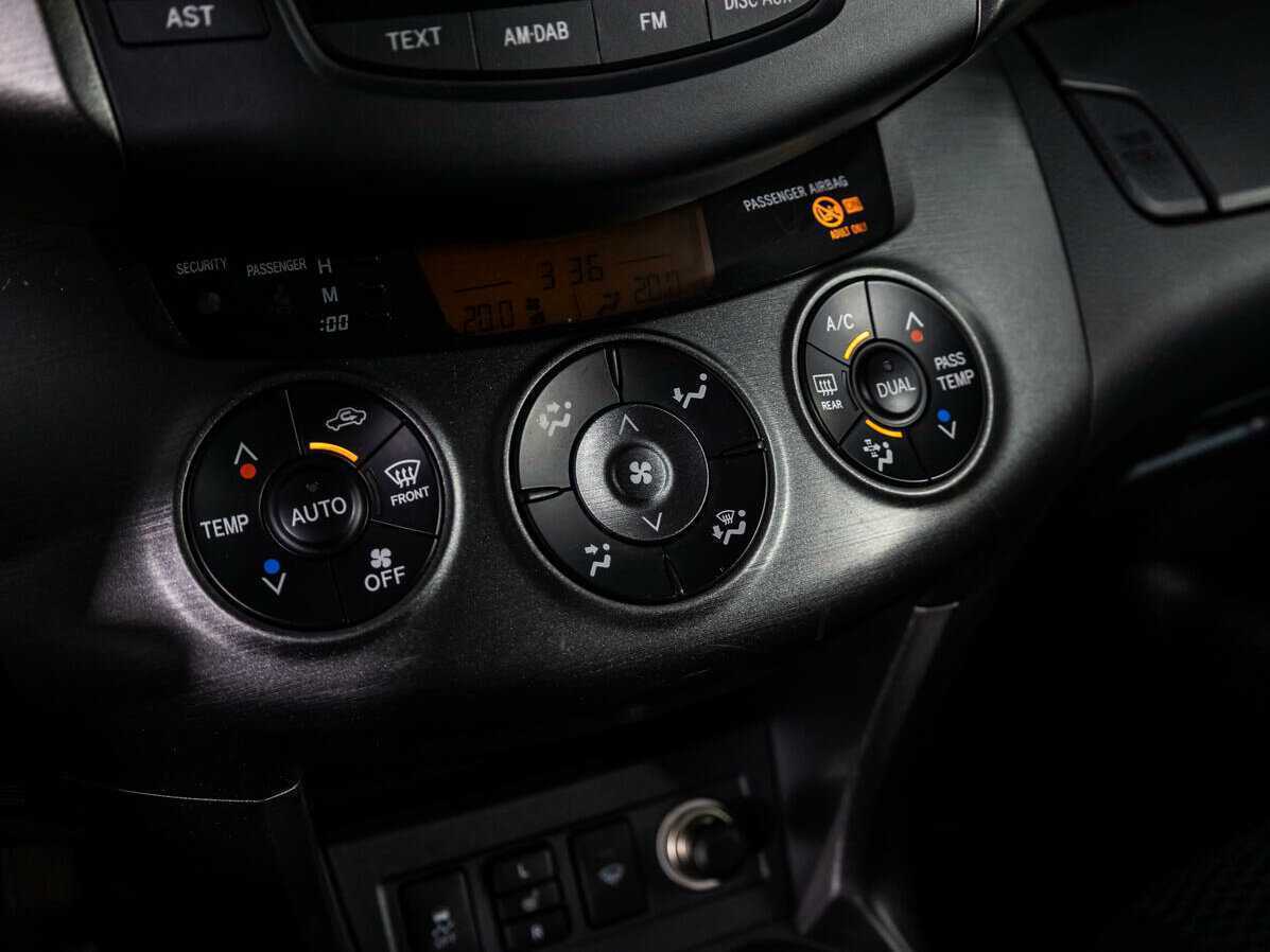 Купить Toyota RAV4, 2011, 200 320 км, фото №15