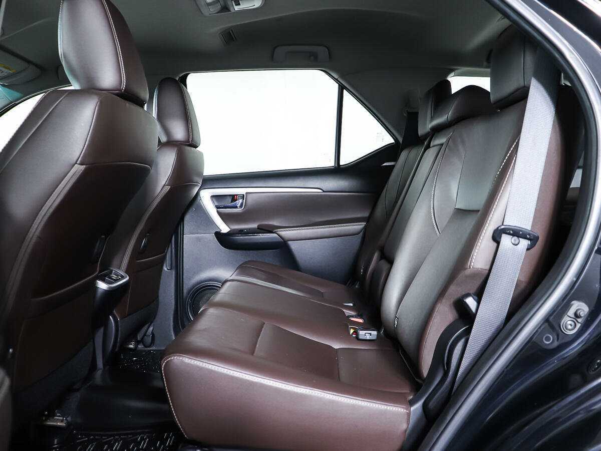 Купить Toyota Fortuner, 2018, 146 923 км, фото №8