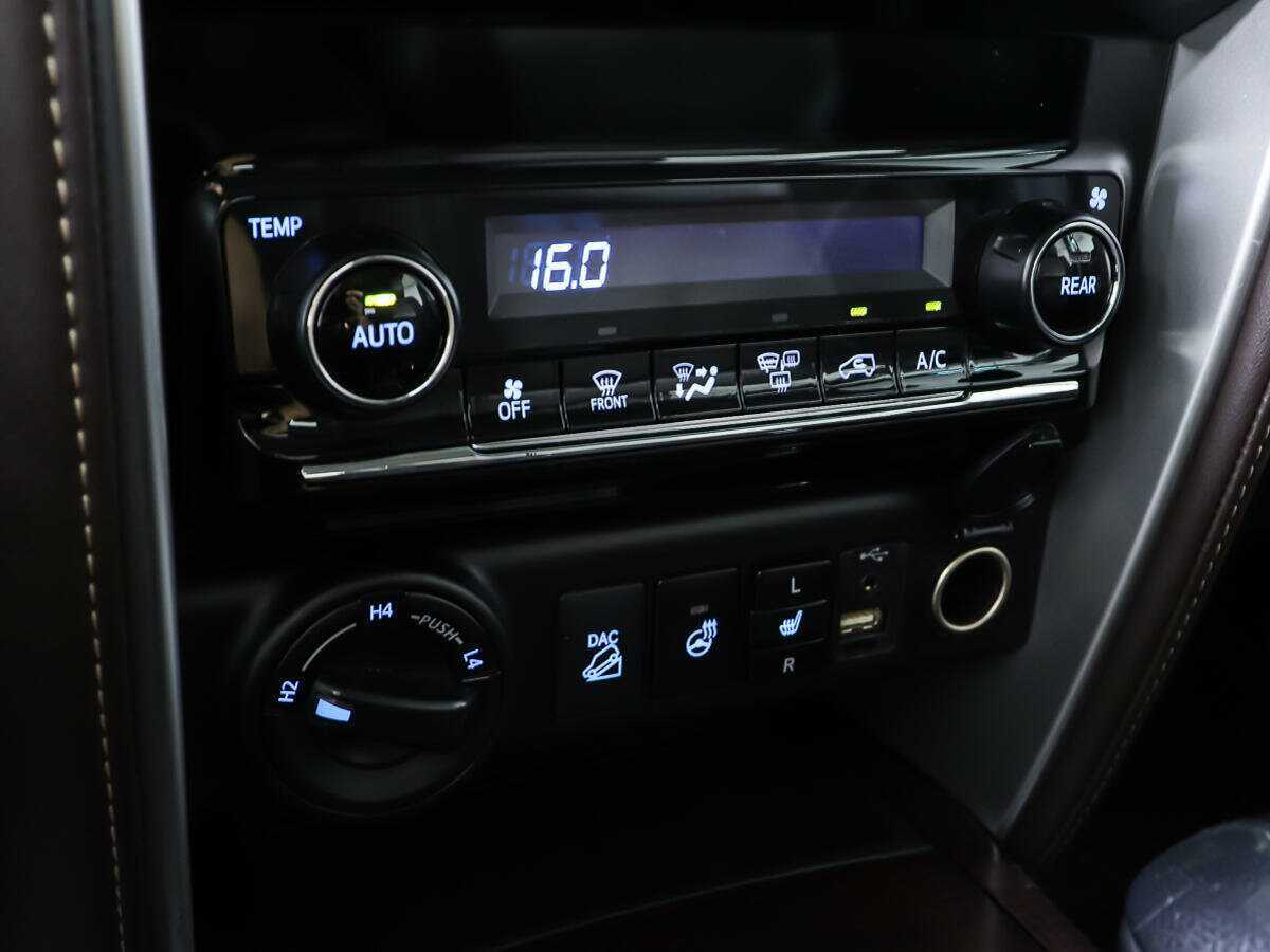 Купить Toyota Fortuner, 2018, 146 923 км, фото №17