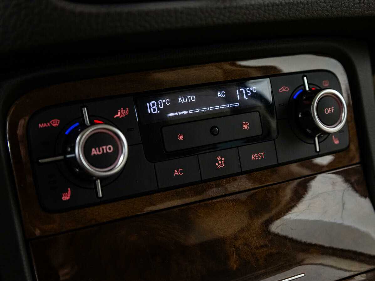 Купить Volkswagen Touareg, 2011, 291 575 км, фото №18