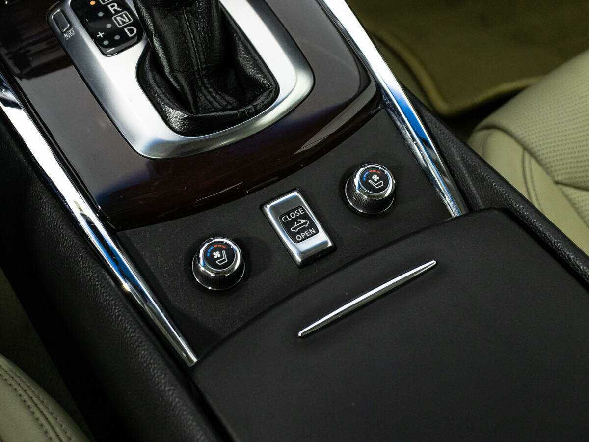 Купить Infiniti G37, 2012, 68 952 км, фото №19