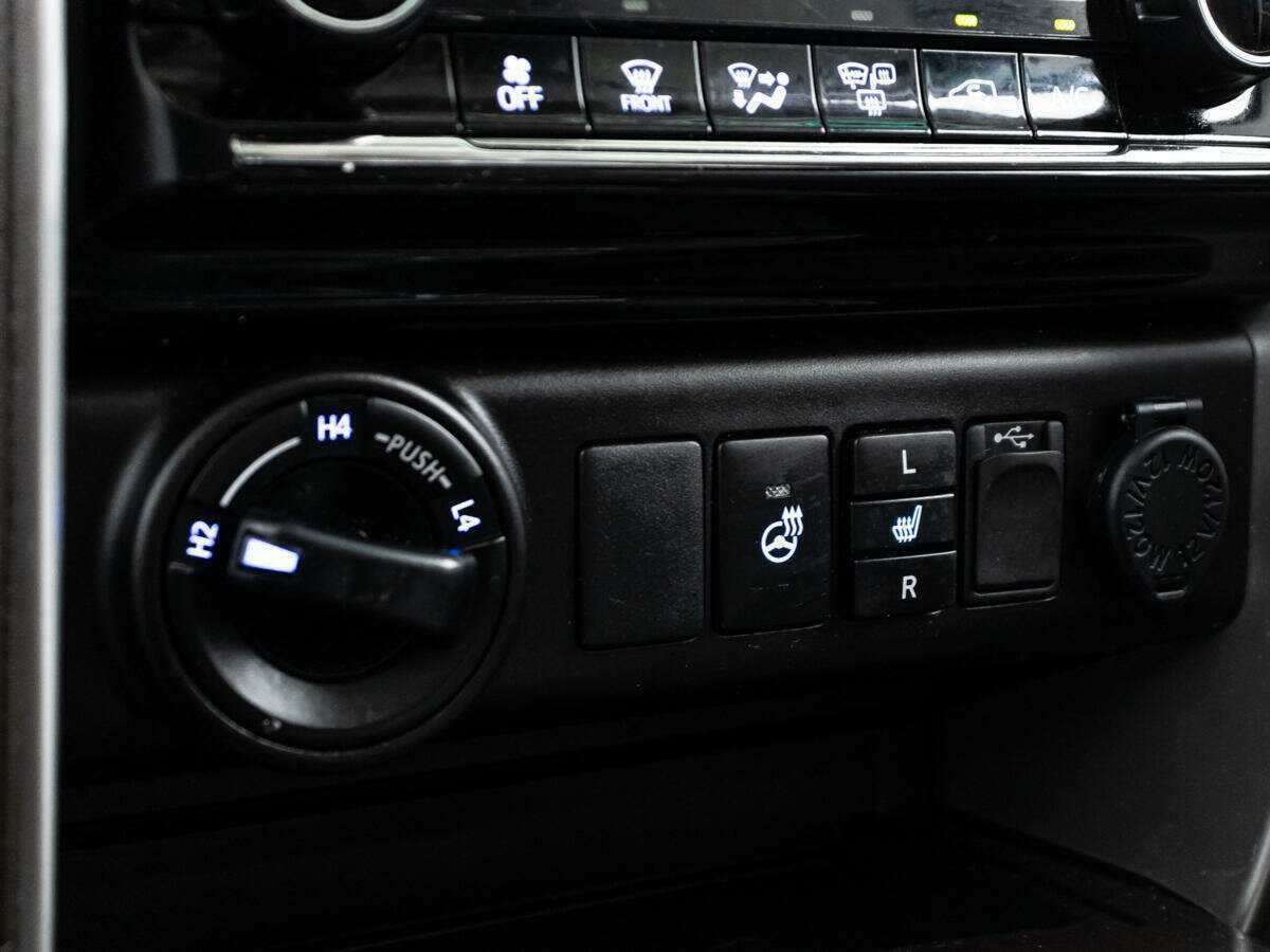 Купить Toyota Fortuner, 2018, 90 102 км, фото №17