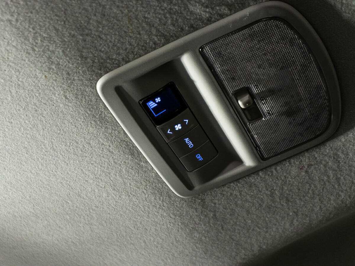 Купить Toyota Fortuner, 2018, 90 102 км, фото №19