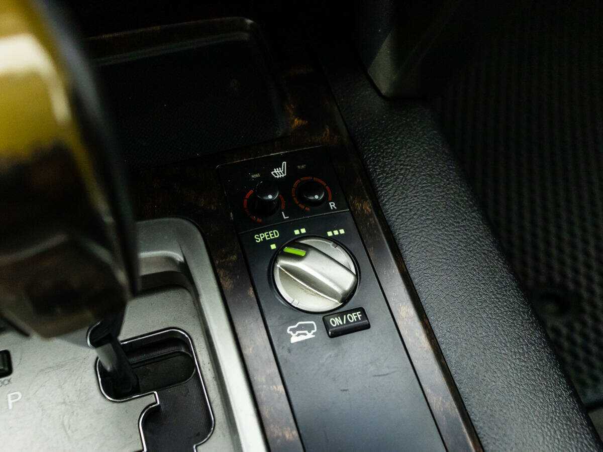 Купить Toyota Land Cruiser, 2011, 280 802 км, фото №17