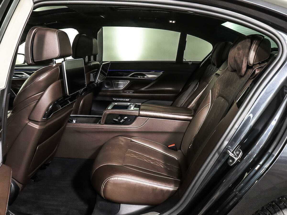 Купить BMW 7 серии Long M760Li xDrive, 2017, 160 872 км, фото №9