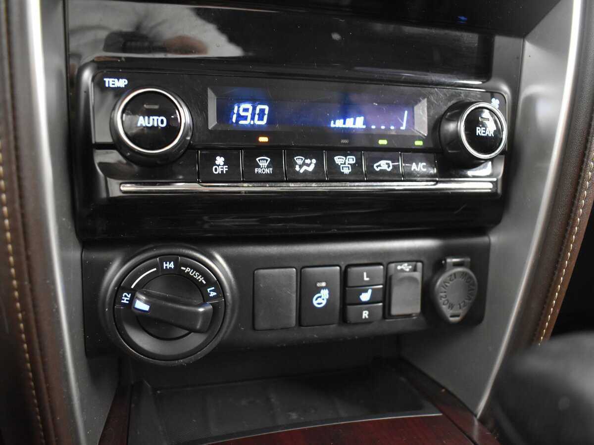 Купить Toyota Fortuner, 2020, 120 450 км, фото №15