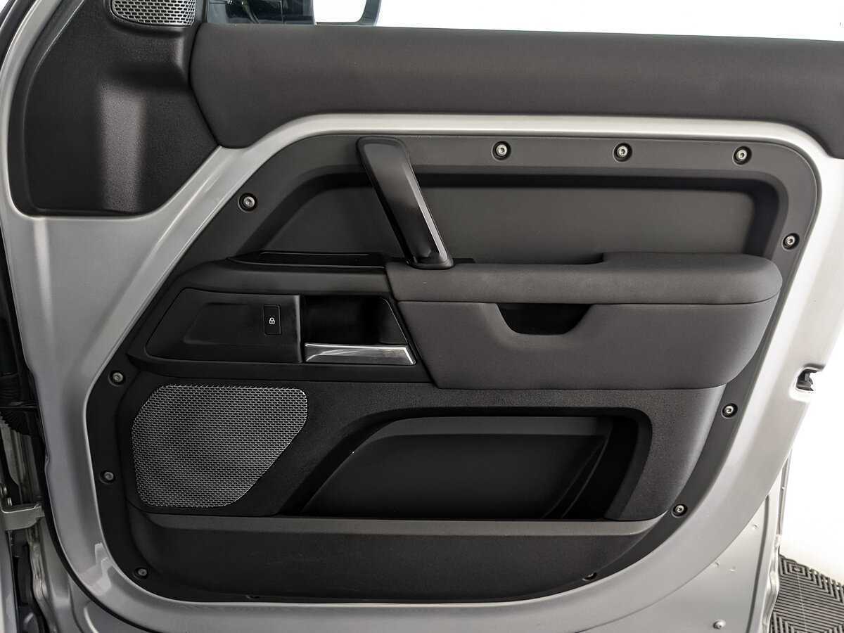 Купить Land Rover Defender 110, 2021, 66 030 км, фото №21