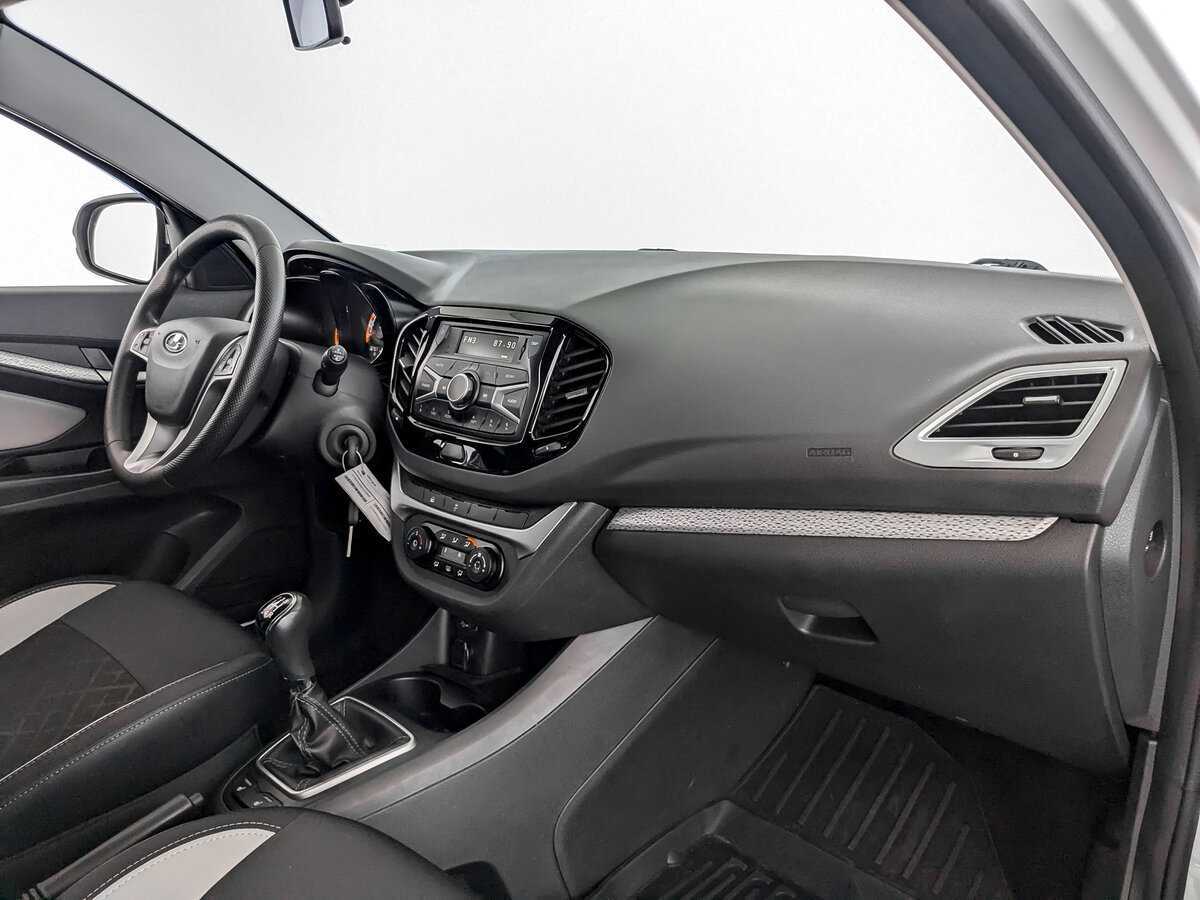 Купить Lada (ВАЗ) Vesta SW Cross, 2019, 62 764 км, фото №9