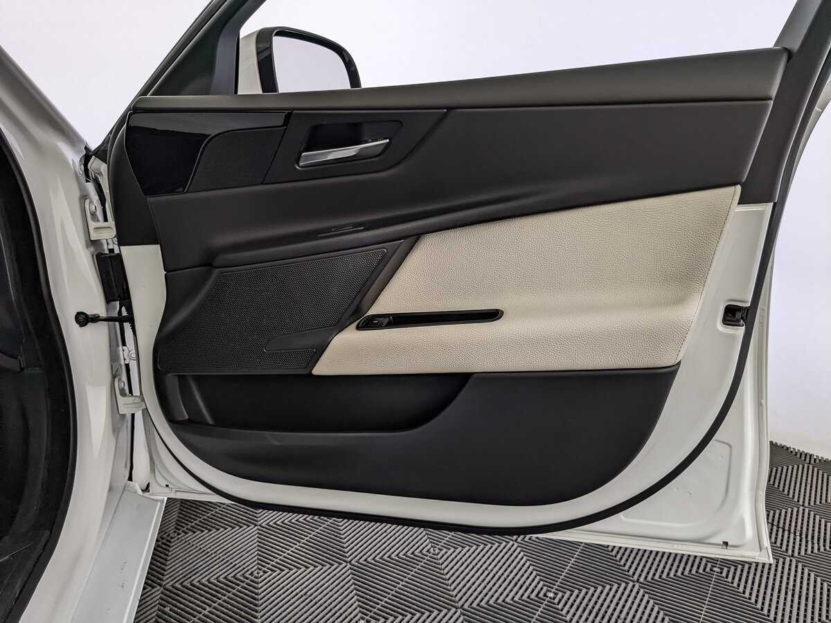 Купить Jaguar XE, 2017, 84 000 км, фото №21