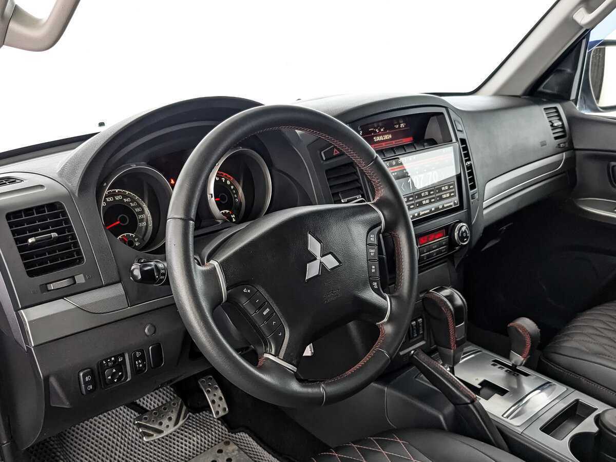 Купить Mitsubishi Pajero, 2011, 201 981 км, фото №11