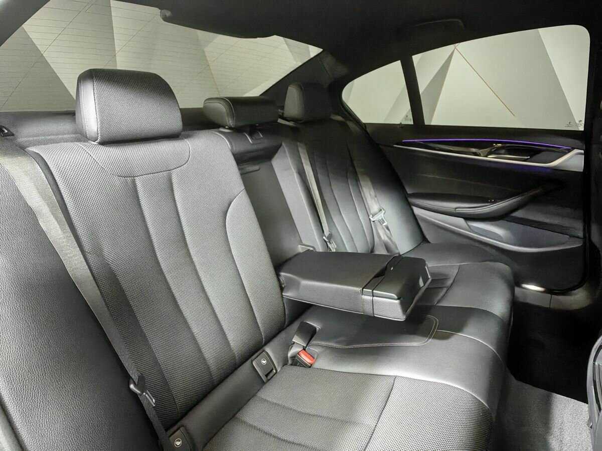 Купить BMW 5 серии 520d, 2017, 61 613 км, фото №11