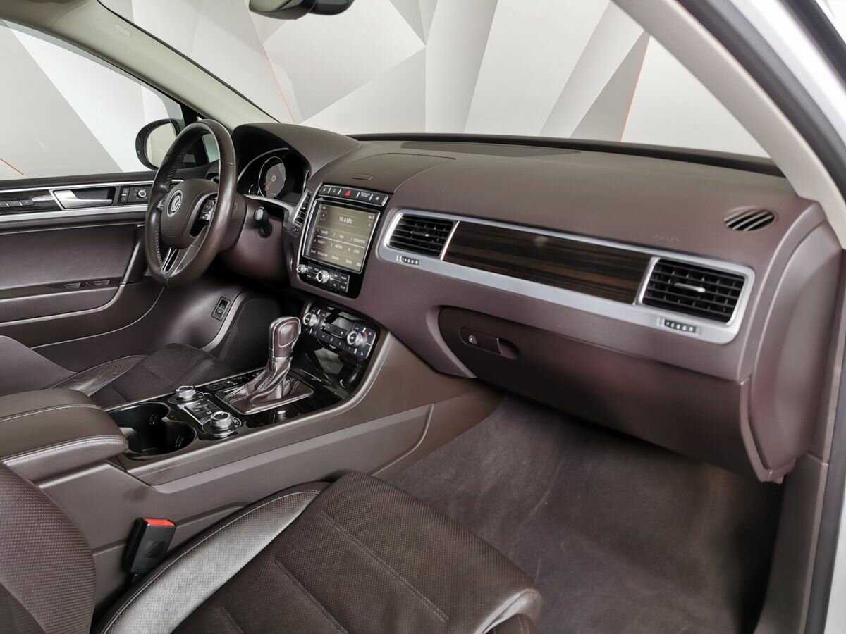 Купить Volkswagen Touareg, 2017, 60 817 км, фото №9