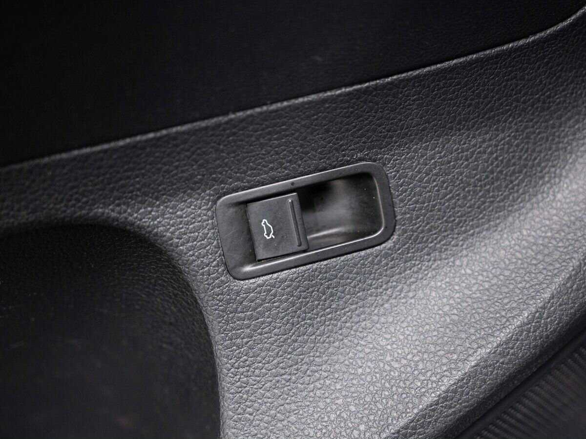 Купить Volkswagen Polo, 2011, 330 560 км, фото №16