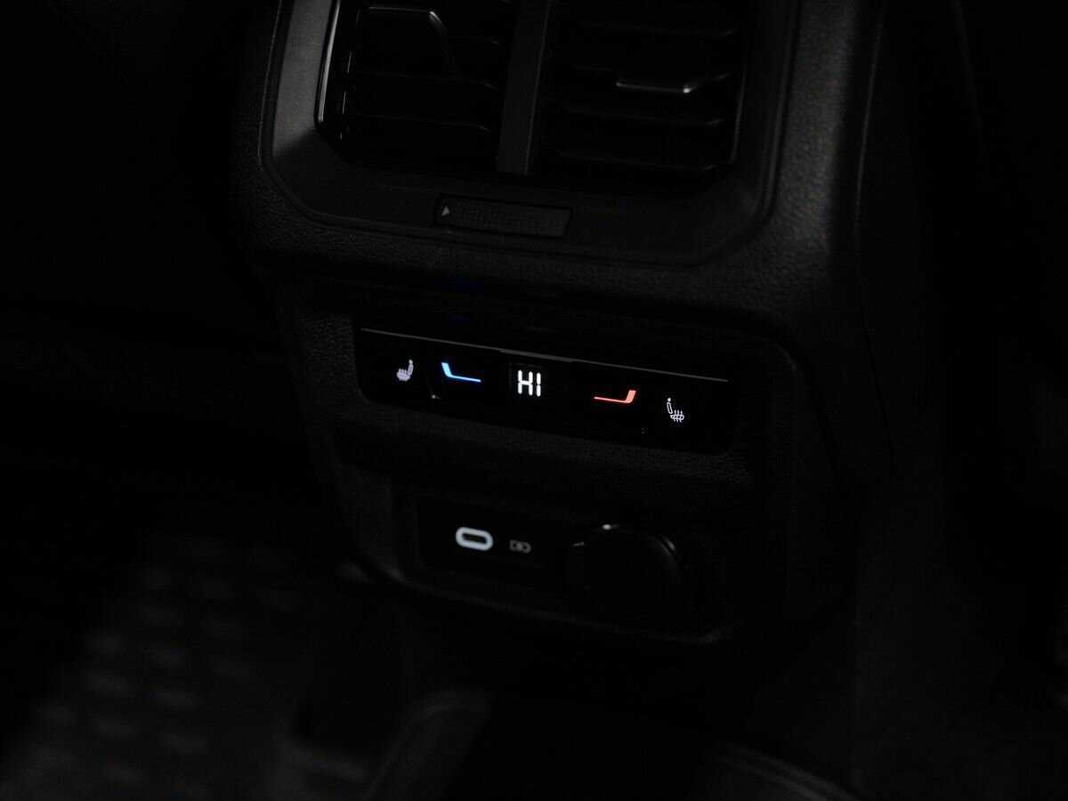 Купить Volkswagen Tiguan, 2022, 60 636 км, фото №10