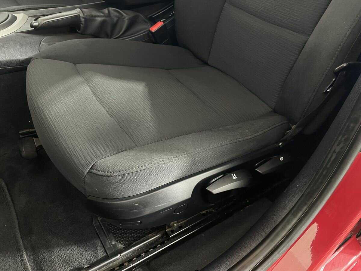 Купить BMW 1 серии 116i, 2010, 204 938 км, фото №9