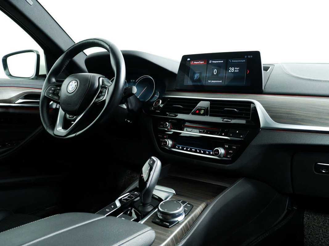 Купить BMW 5 серии 520d xDrive, 2017, 60 621 км, фото №9