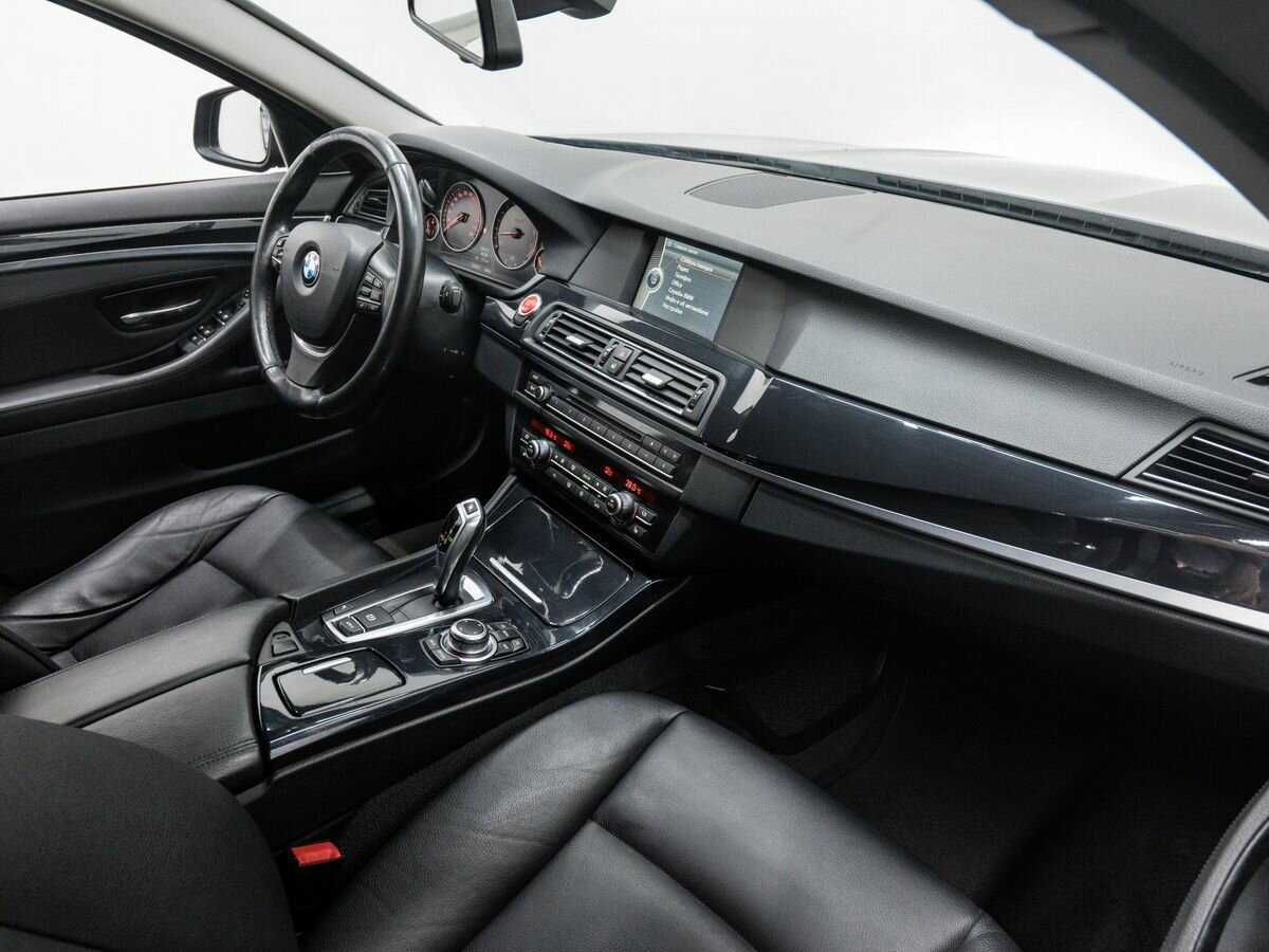 Купить BMW 5 серии 528i, 2011, 130 320 км, фото №8