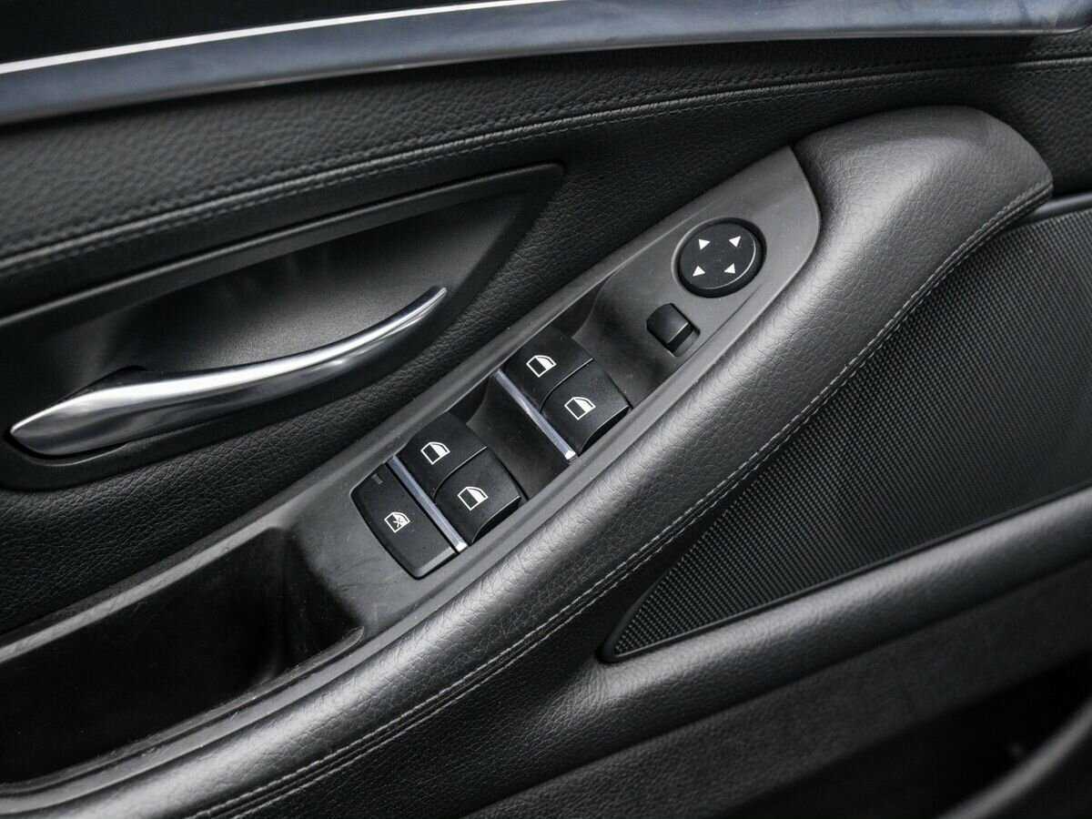 Купить BMW 5 серии 528i, 2011, 130 320 км, фото №15