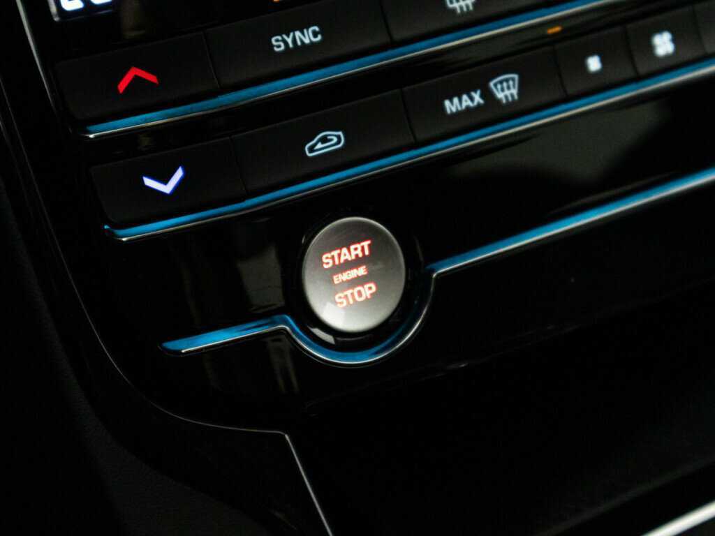 Купить Jaguar XE, 2017, 90 423 км, фото №17