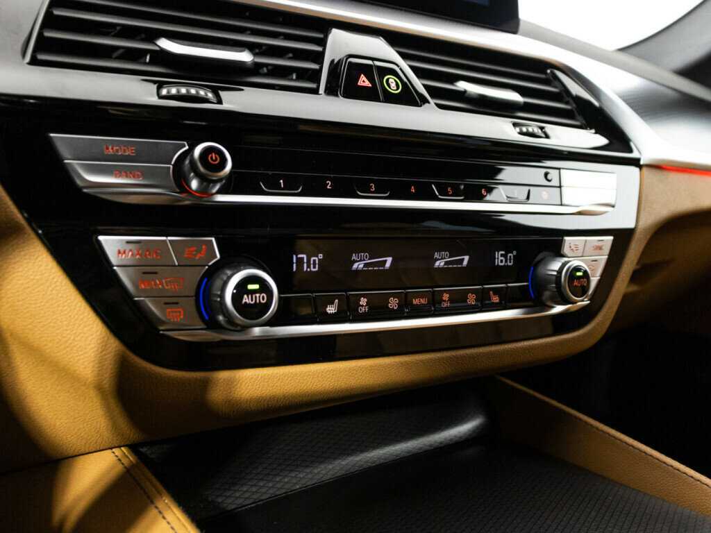 Купить BMW 5 серии 520i, 2023, 11 939 км, фото №23