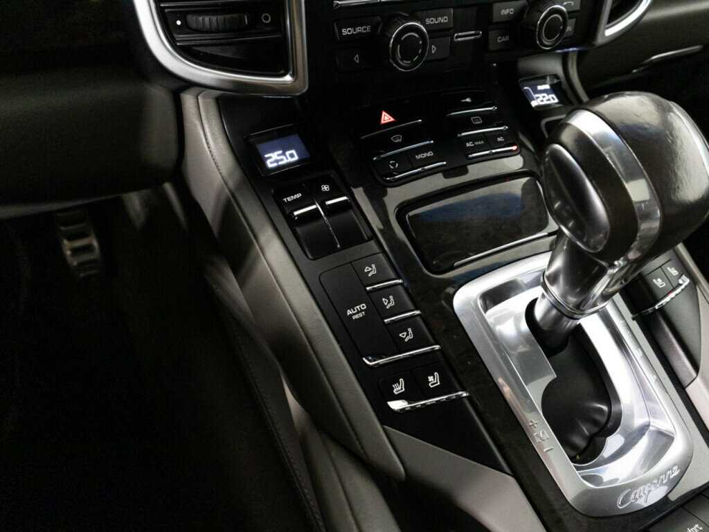 Купить Porsche Cayenne Turbo, 2010, 154 106 км, фото №17