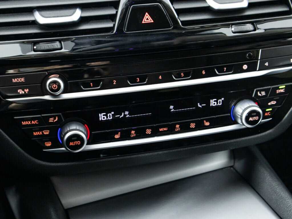 Купить BMW 5 серии 520d, 2018, 136 443 км, фото №16