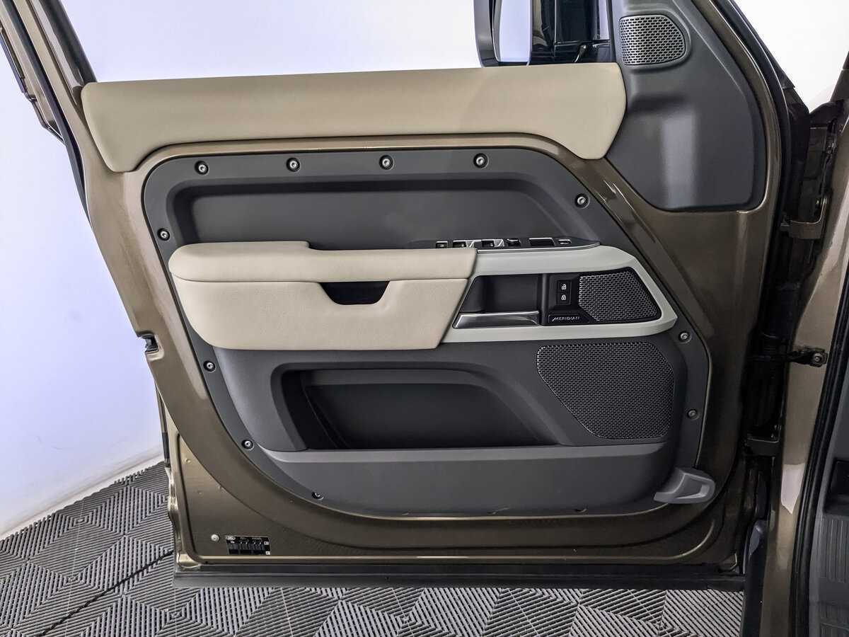Купить Land Rover Defender 110, 2021, 51 833 км, фото №19