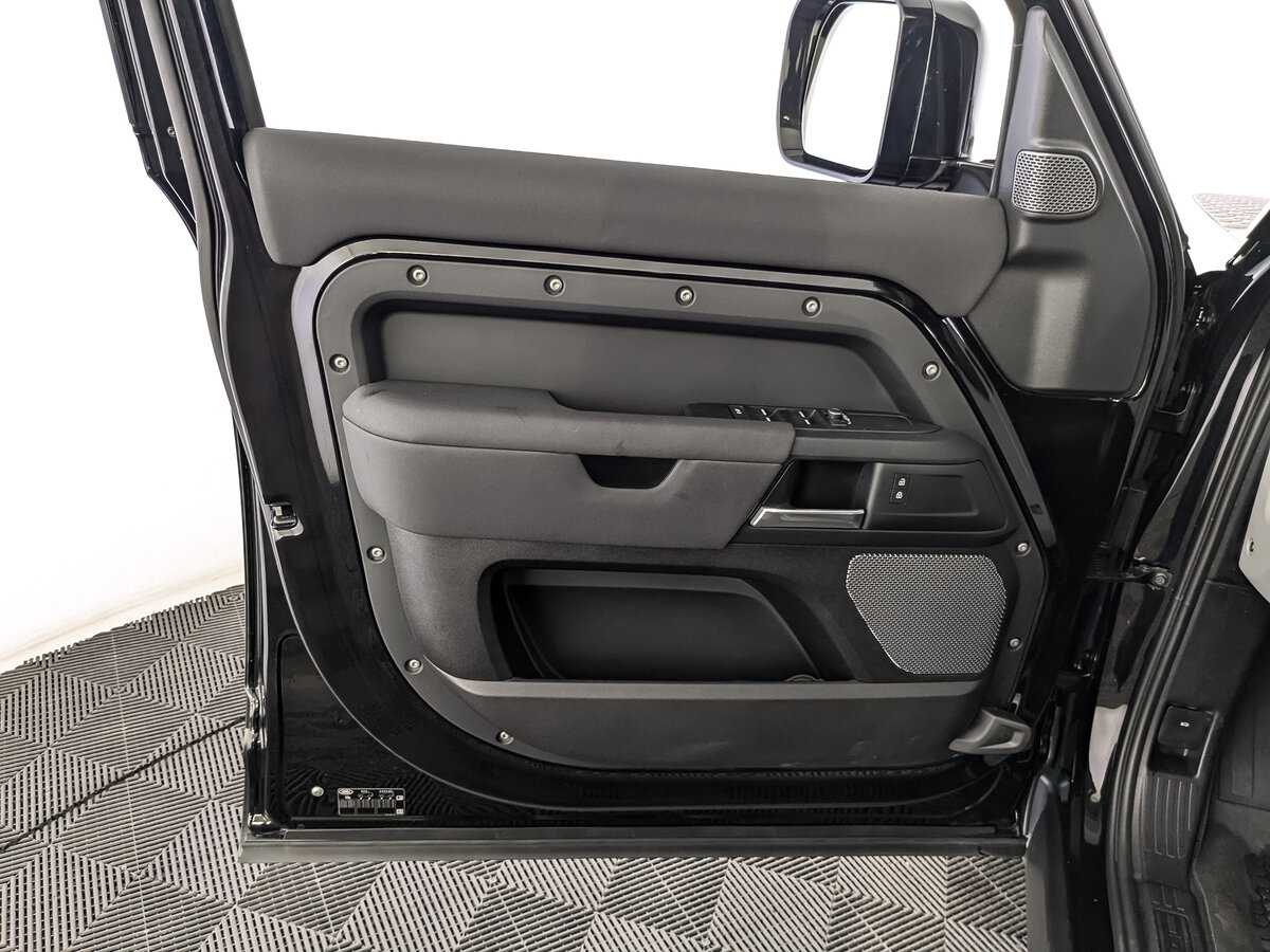 Купить Land Rover Defender 110, 2021, 64 672 км, фото №19