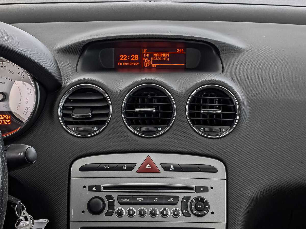 Купить Peugeot 408, 2016, 110 723 км, фото №15