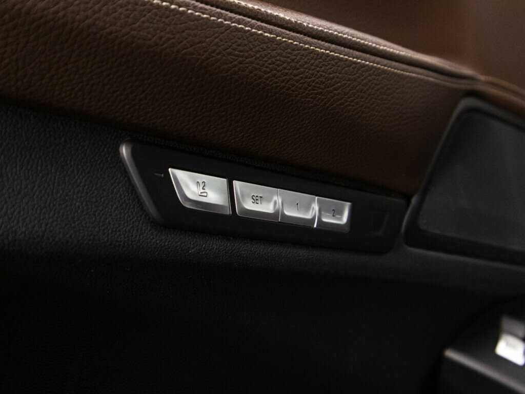 Купить BMW 7 серии 730i, 2016, 168 760 км, фото №16