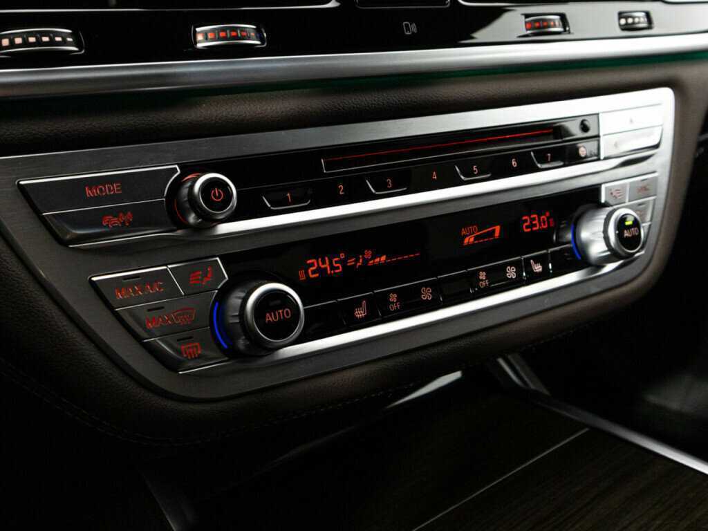 Купить BMW 7 серии 730i, 2016, 168 760 км, фото №19