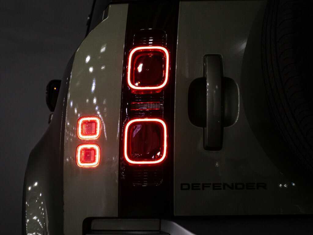 Купить Land Rover Defender 110, 2021, 42 309 км, фото №30