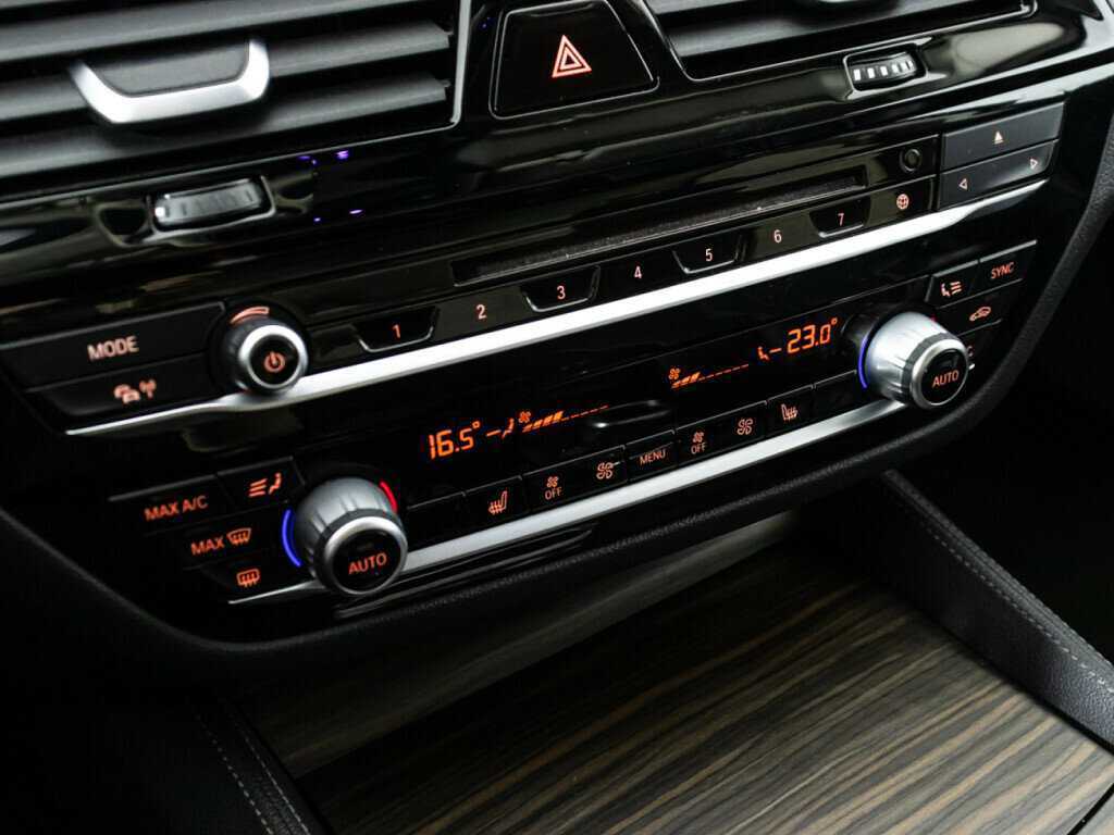 Купить BMW 5 серии 520d xDrive, 2017, 152 704 км, фото №21