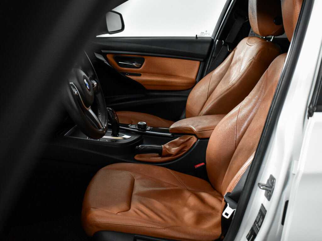 Купить BMW 3 серии 318i, 2017, 177 000 км, фото №13