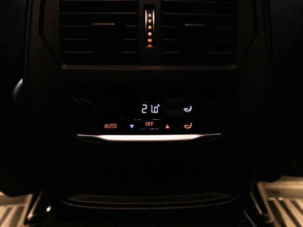 Купить BMW 3 серии 320d, 2019, 65 976 км, фото №25