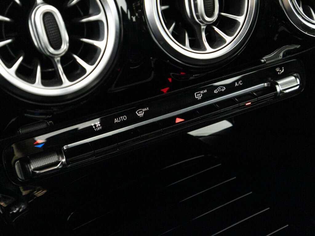 Купить Mercedes-Benz CLA 200, 2020, 49 750 км, фото №17