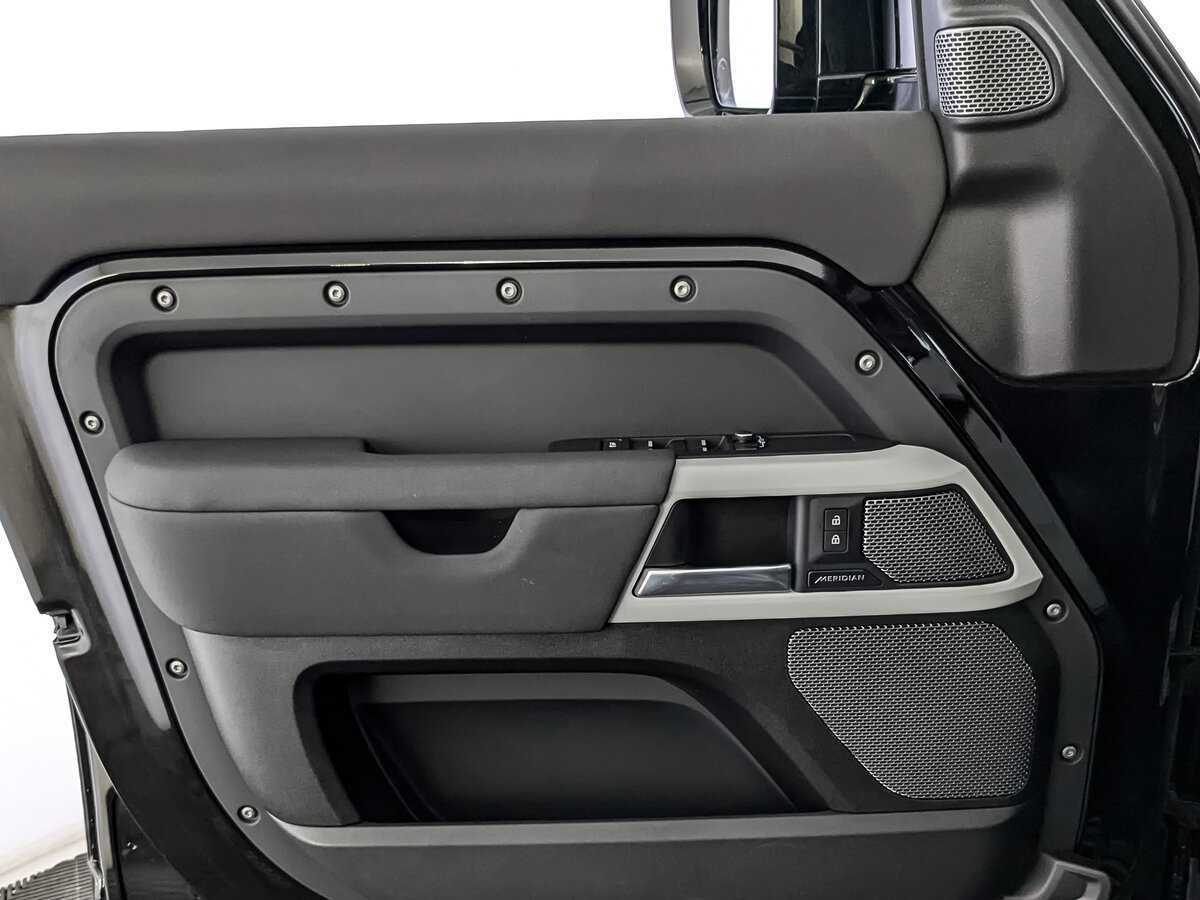 Купить Land Rover Defender 110, 2021, 70 730 км, фото №18