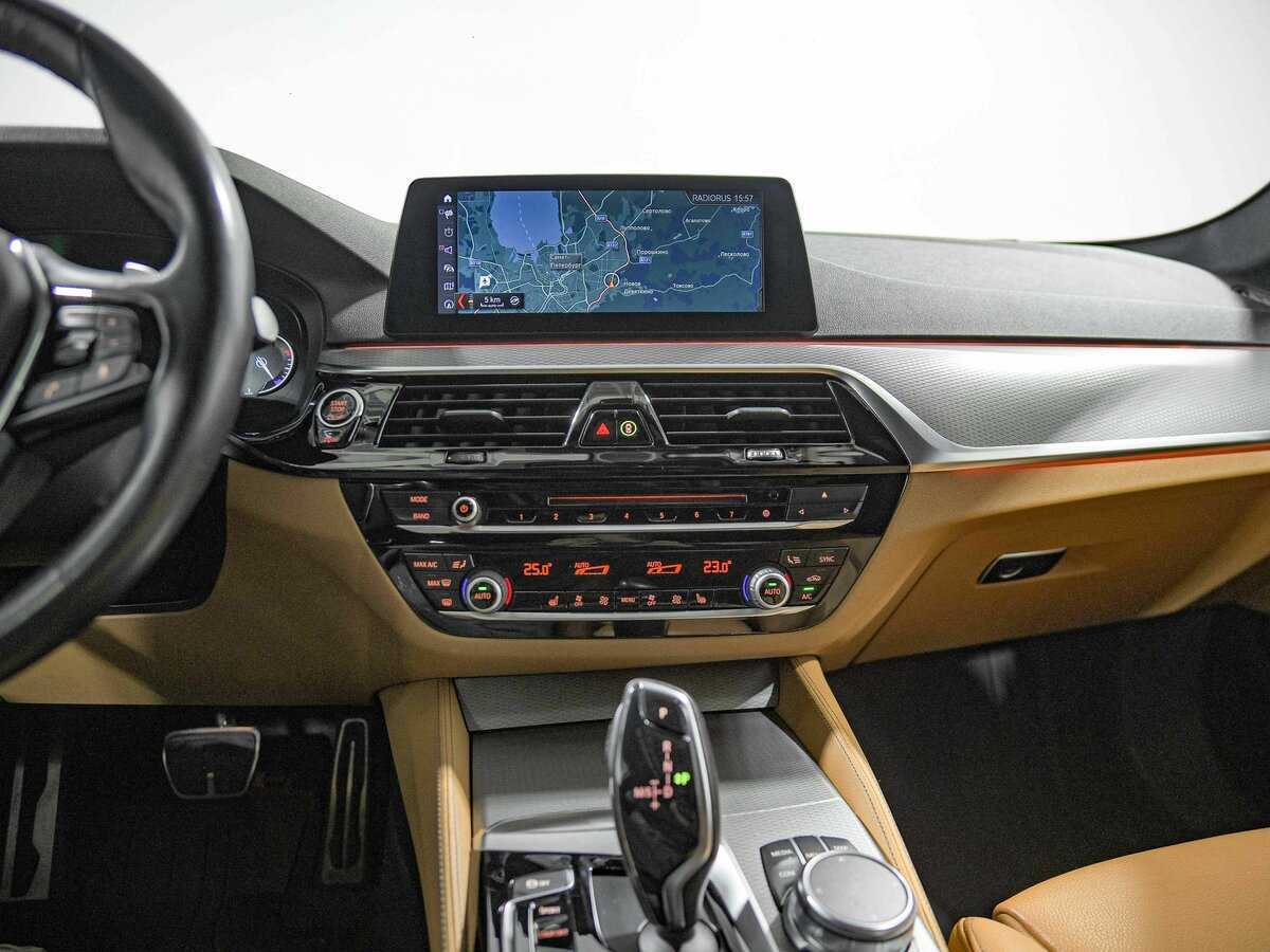 Купить BMW 5 серии 520d, 2017, 145 862 км, фото №9