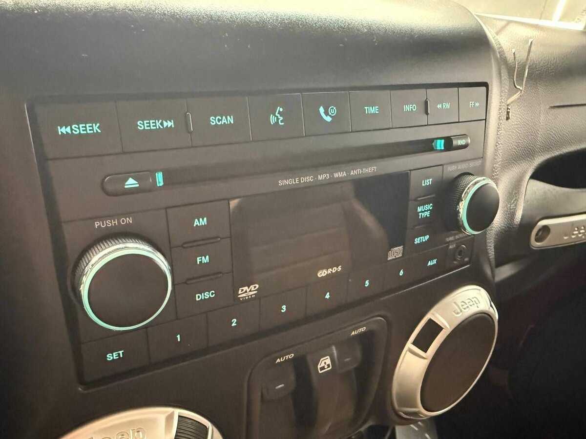 Купить Jeep Wrangler, 2011, 57 037 км, фото №9