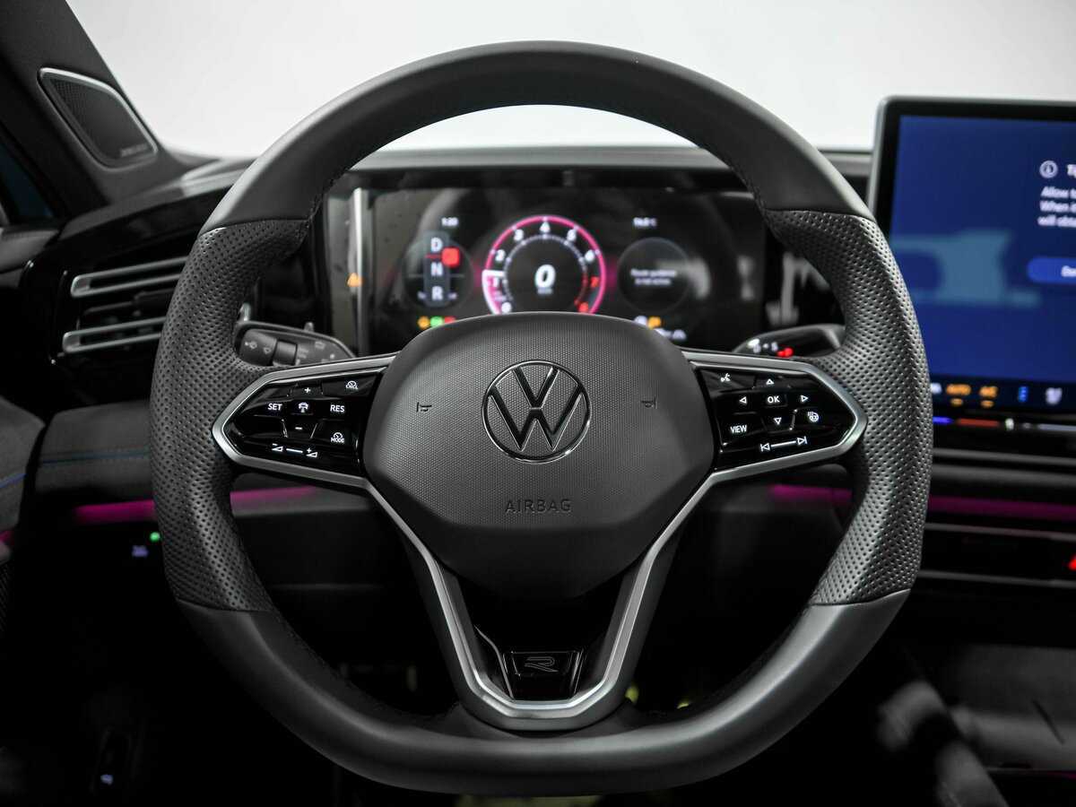 Купить Volkswagen Tiguan L Pro, 2024, 230 км, фото №10