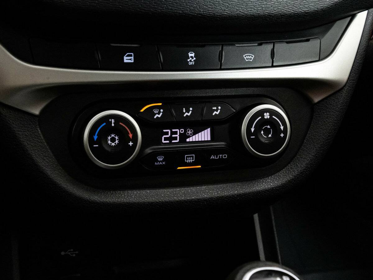 Купить Lada (ВАЗ) Vesta SW Cross, 2019, 99 843 км, фото №14