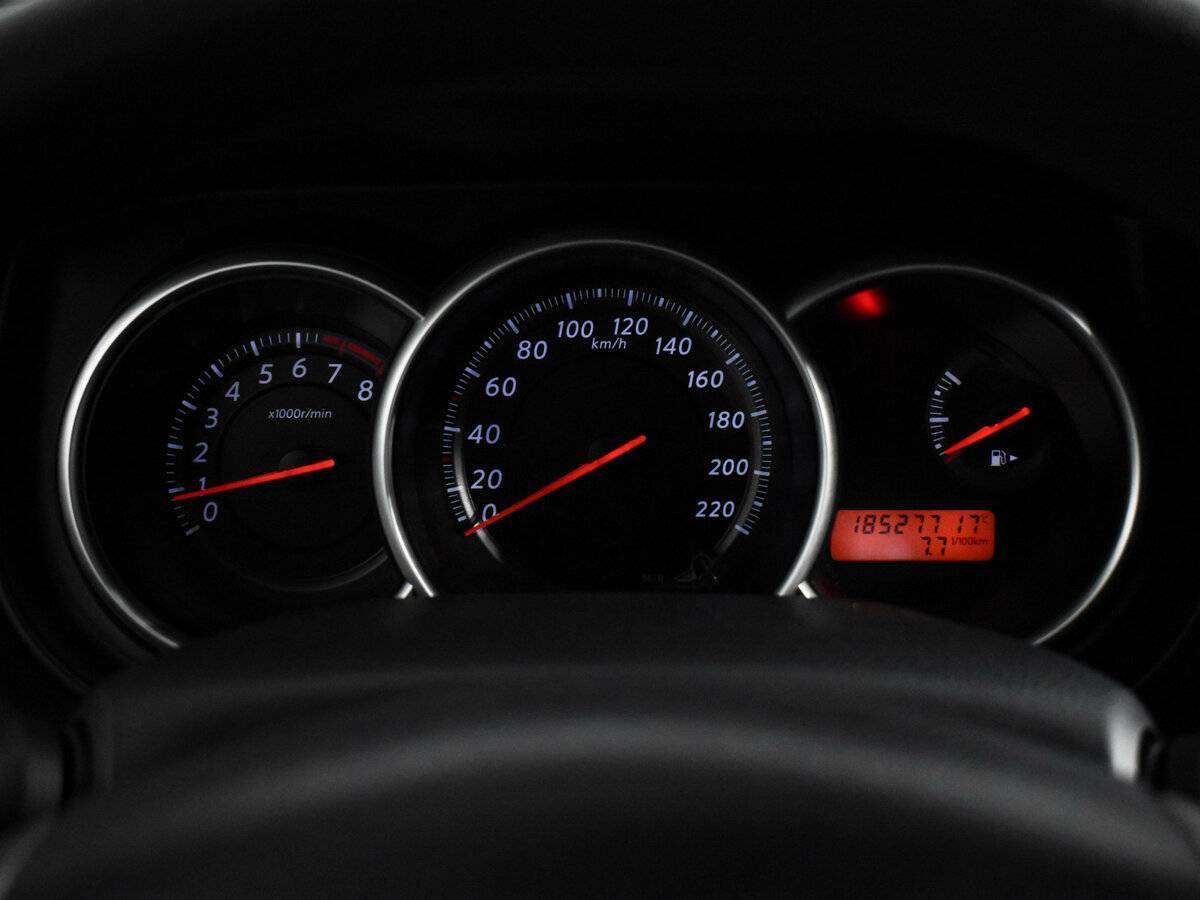 Купить Nissan Tiida, 2010, 185 275 км, фото №16