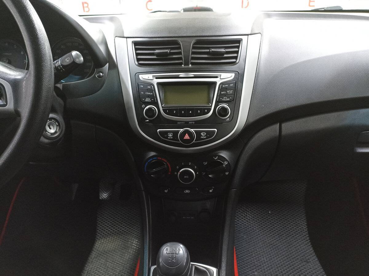 Купить Hyundai Solaris, 2013, 174 381 км, фото №15