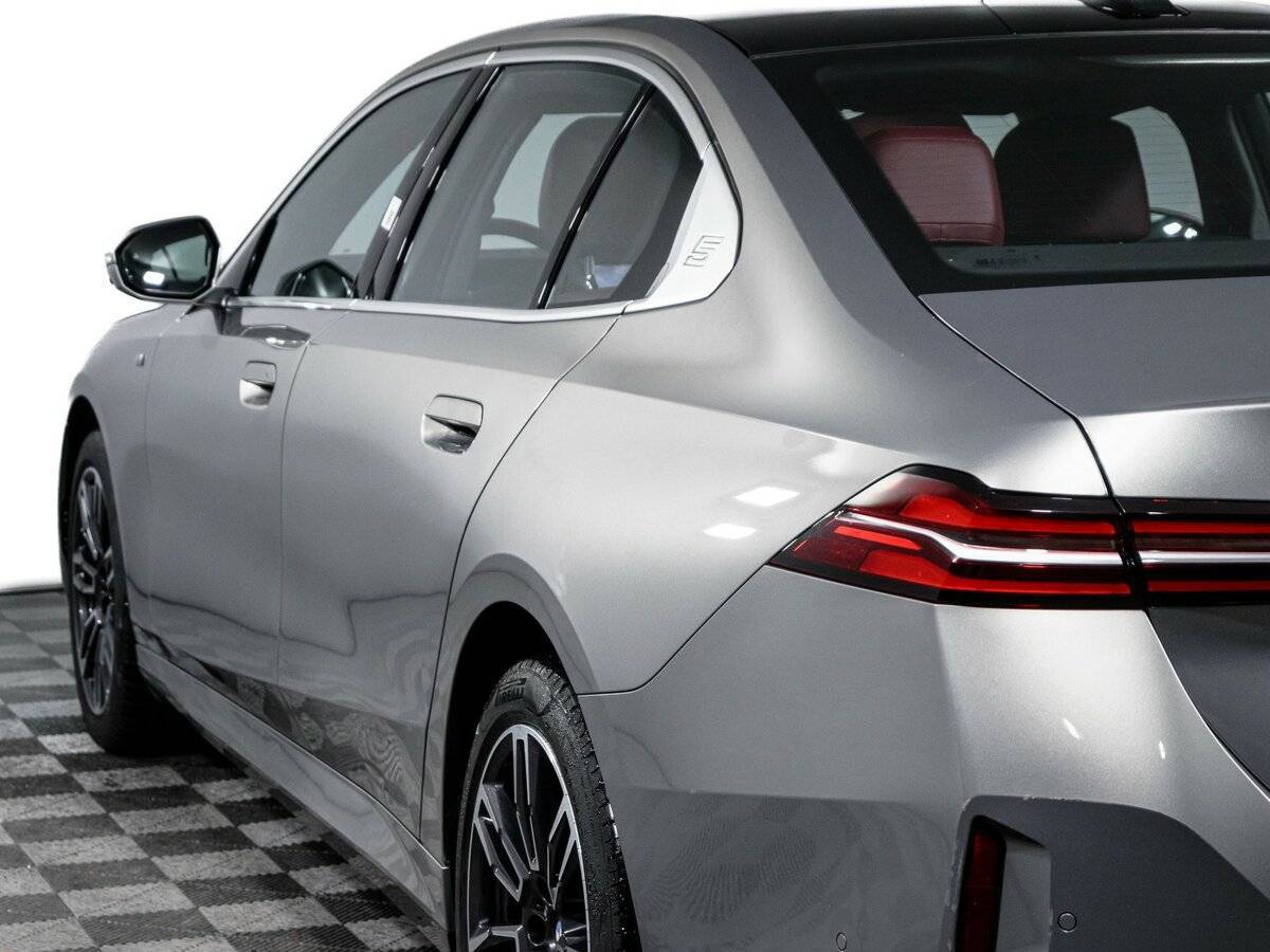 Купить BMW 5 серии Long 530Li, 2024, 5 850 км, фото №18