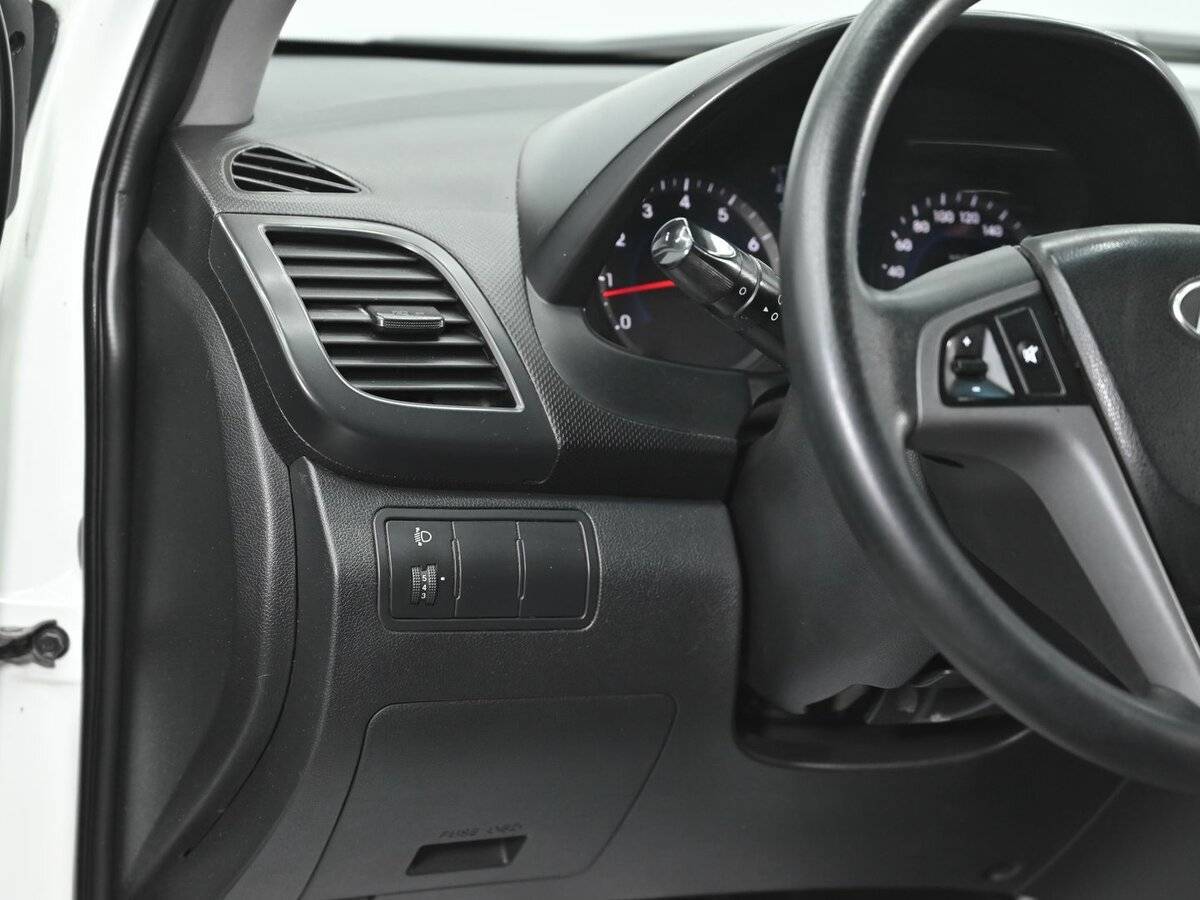 Купить Hyundai Solaris, 2011, 162 000 км, фото №8