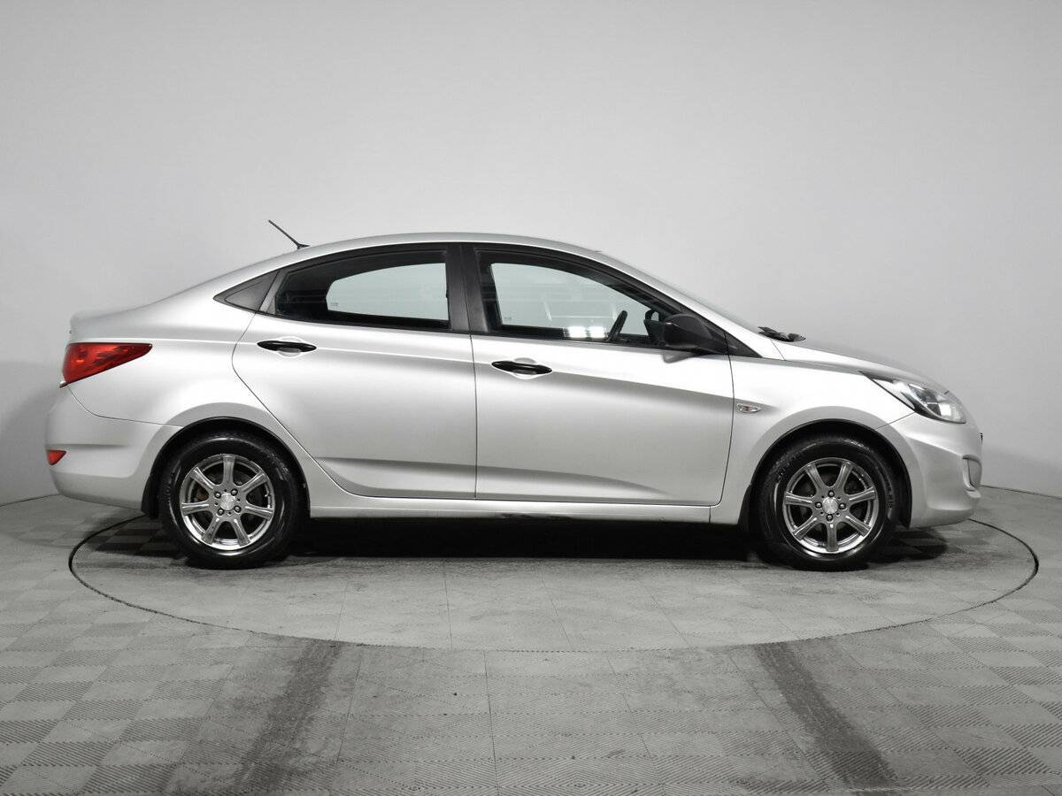 Купить Hyundai Solaris, 2011, 123 914 км, фото №4