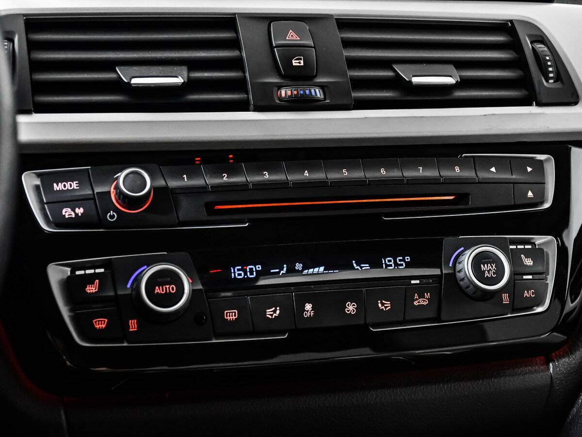 Купить BMW 3 серии 318i, 2015, 105 980 км, фото №17